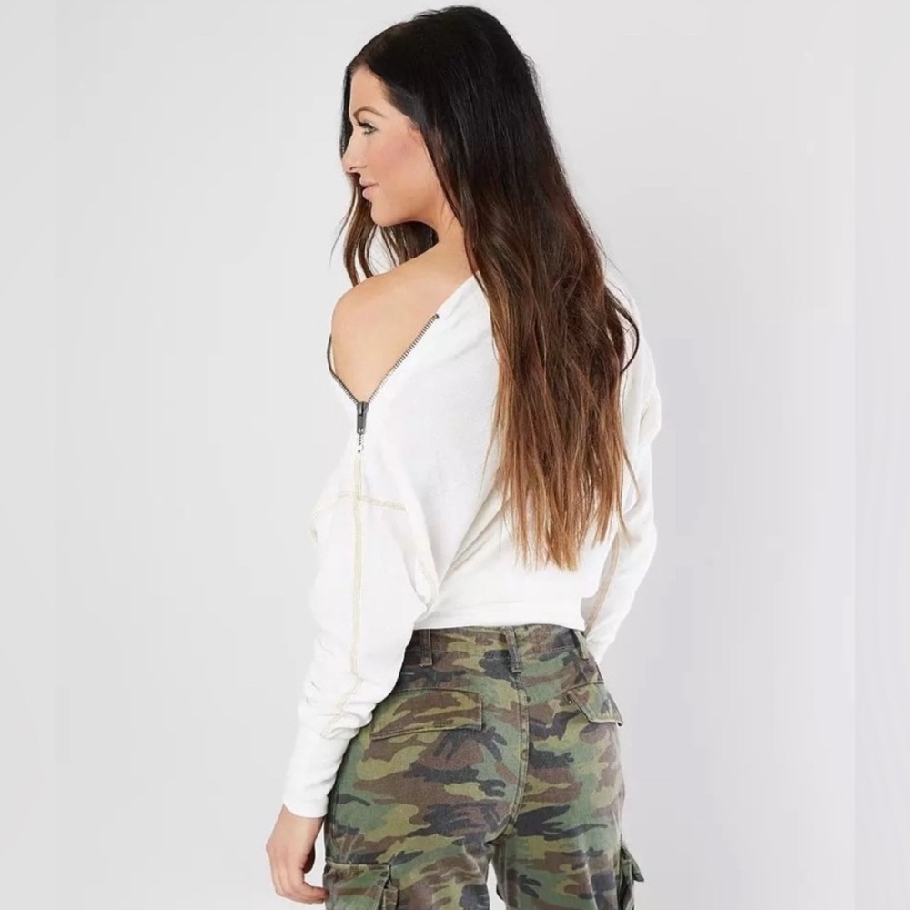 Free People Nikala White Zipper Shoulder Oversized Top Size XS - Picture 2 of 14